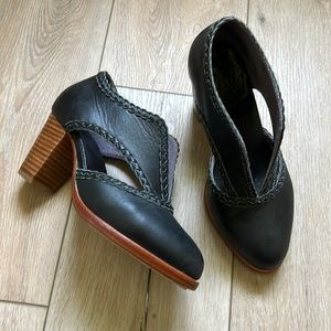 Bali Elf Spirit Walker Booties size 7